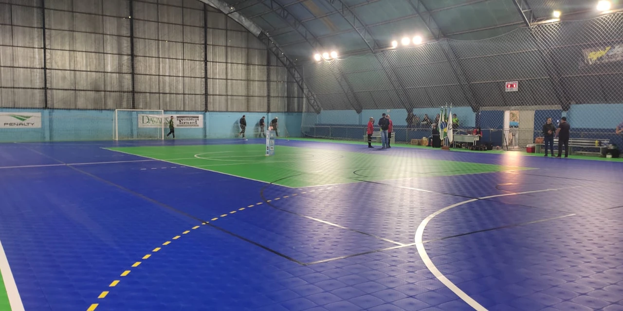 Aliel entrega reforma de ginásio em Irati e recursos para a região