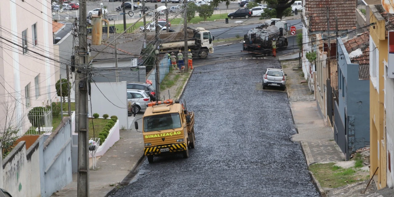 Pneu de máquina estoura e peça mata trabalhador de obra no Centro de PG