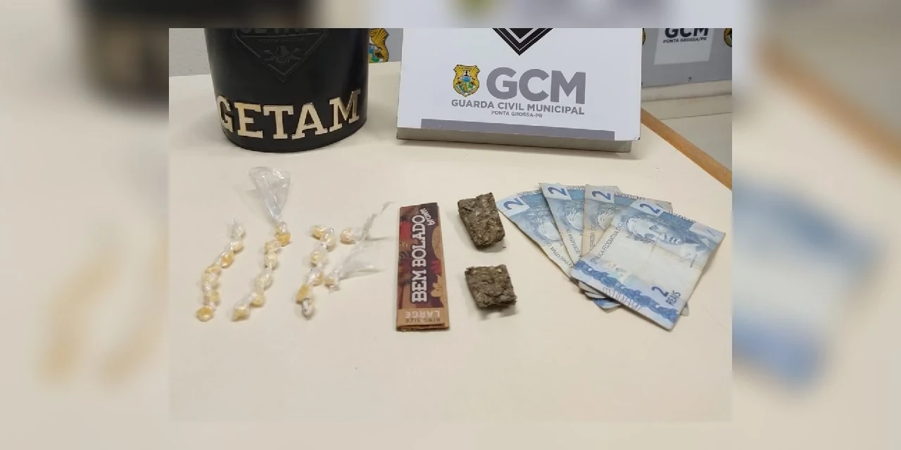 Menores de idade são detidos com drogas escondidas em meias na Praça Barão do Rio Branco