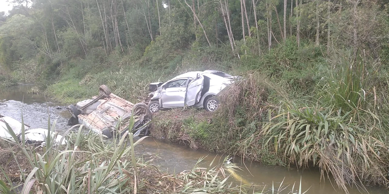 Duas pessoas ficam feridas após acidente em rodovia da região