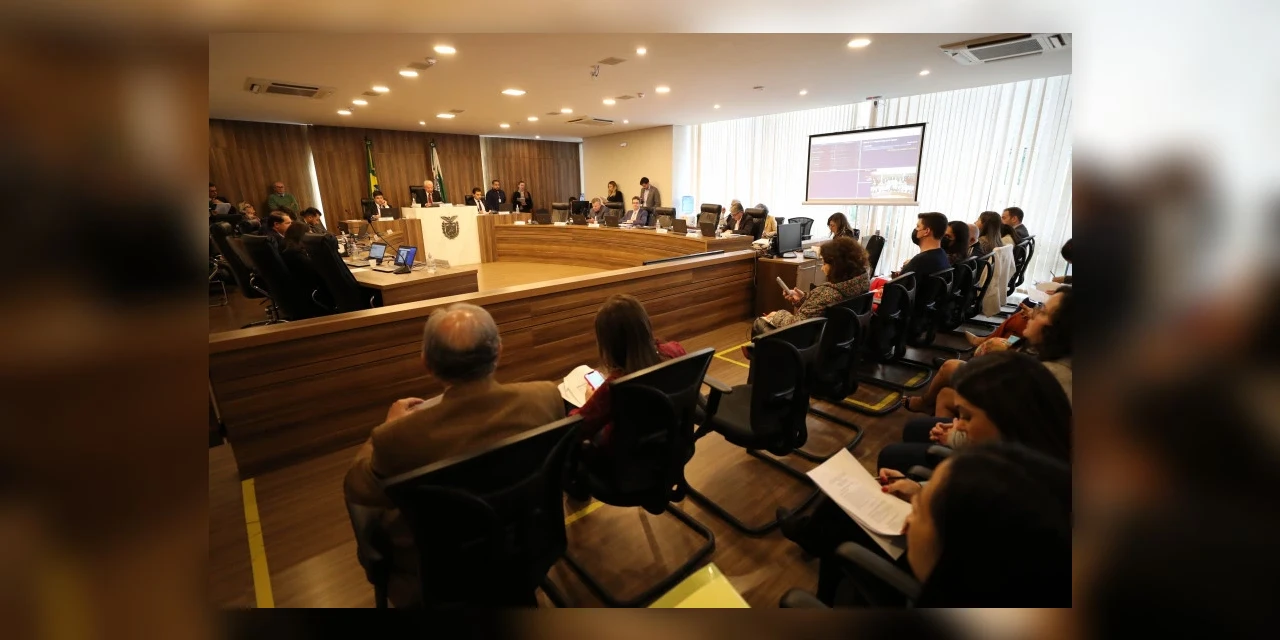 Projeto que permite condução de animais no transporte coletivo do Paraná é aprovado na CCJ