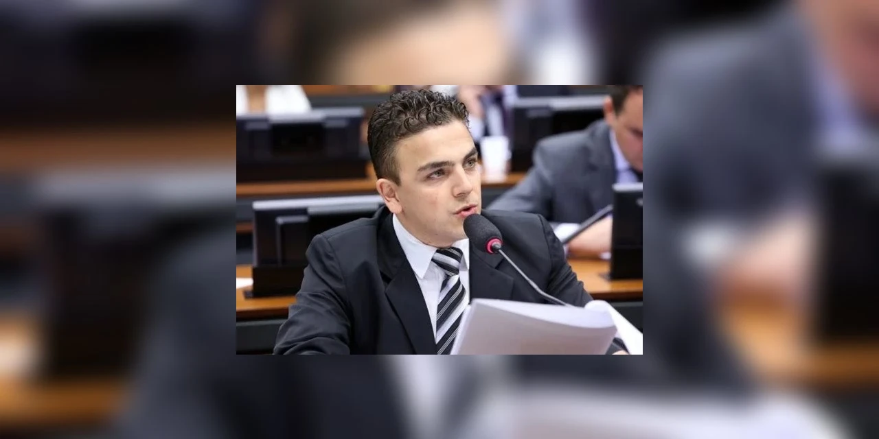 Aliel questiona Ministério da Educação sobre as "escolas fake"