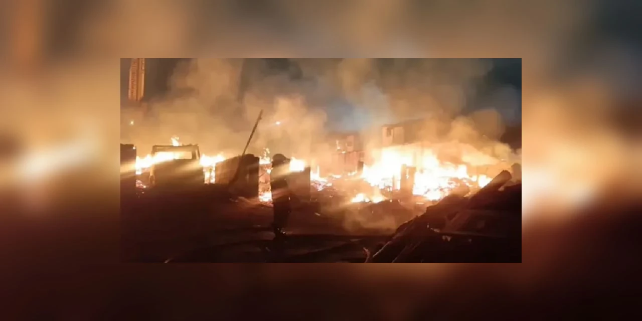 No PR, incêndio atinge madeireira e assusta moradores