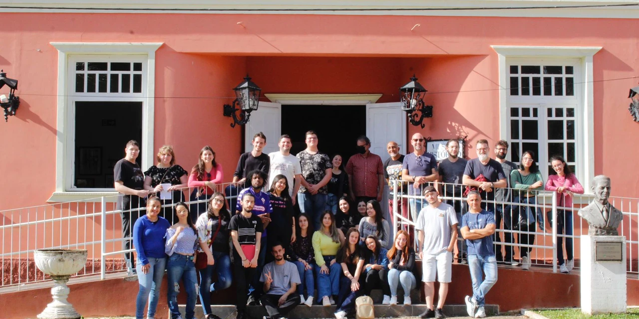 Tibagi recepciona equipe do Museu Campos Gerais e estudantes para visita técnica