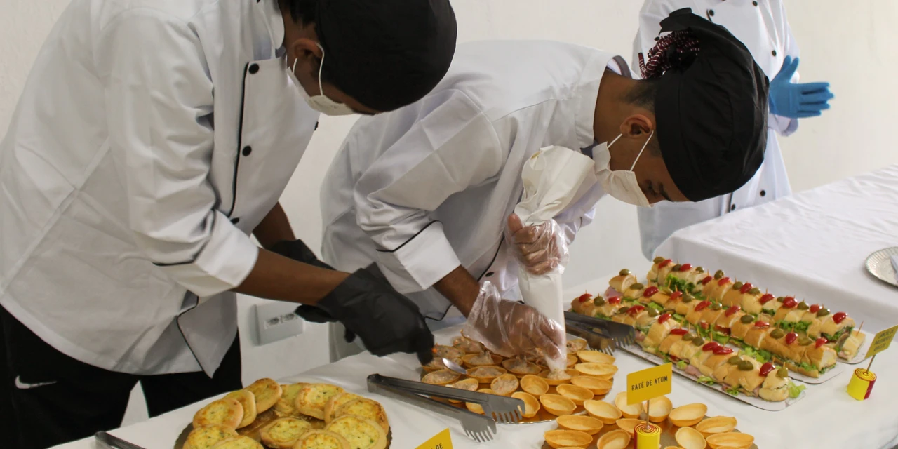 Projeto Jovem Chef capacita jovens da periferia para a área gastronômica