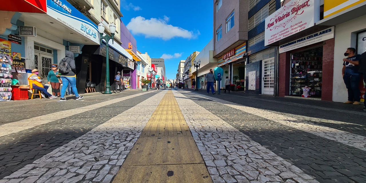 Comércio de rua fecha no feriado desta terça-feira (26) em PG