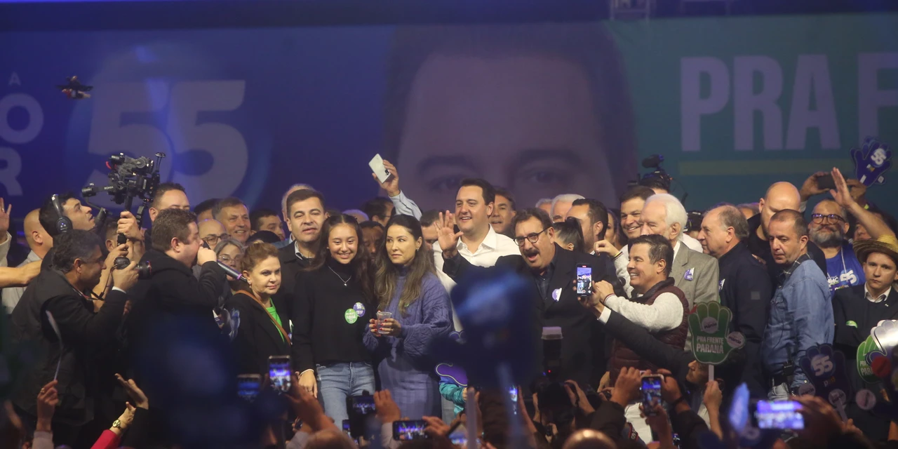 Emocionado, Ratinho Pai projeta lançar filho à Presidência em 2026