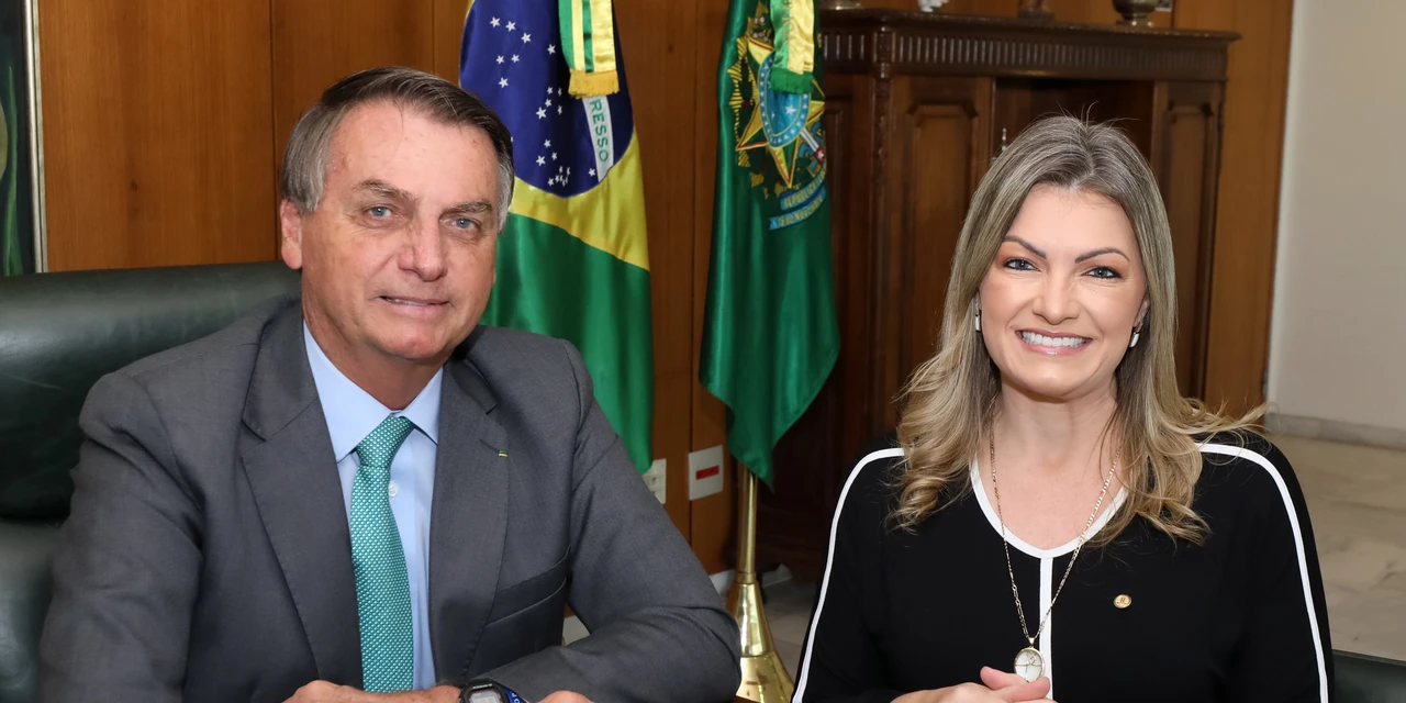 No vai e vem das composições, Aline Sleutjes mantém lealdade a Bolsonaro