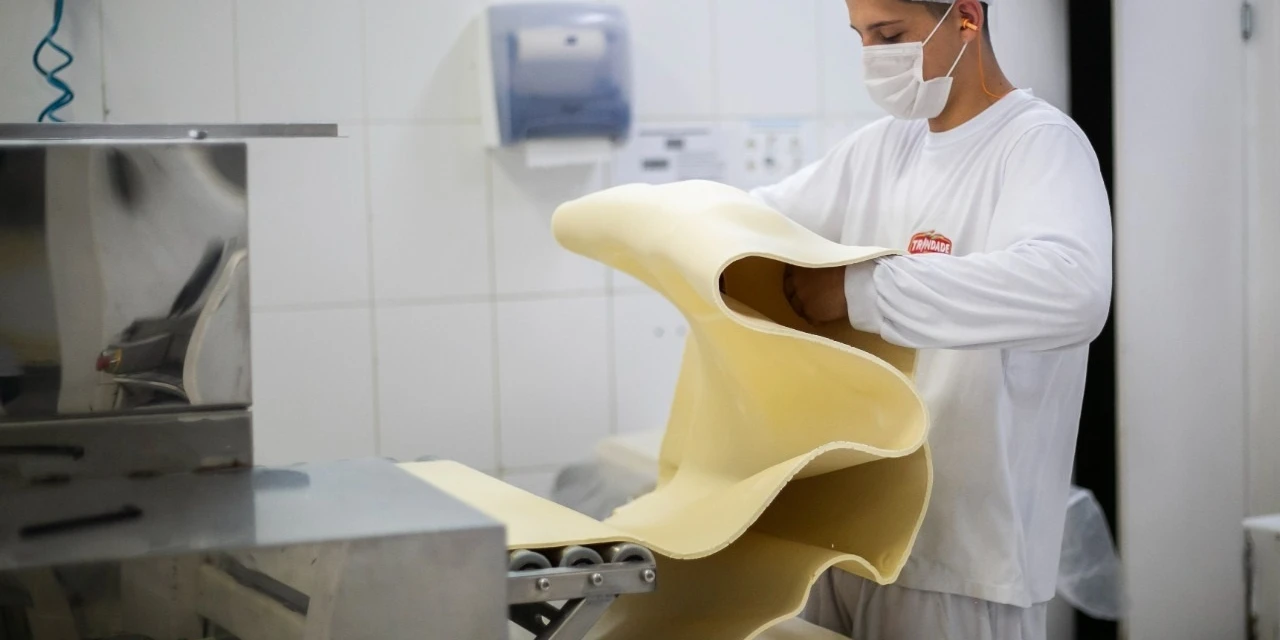 Contratações na indústria desaceleram no primeiro semestre de 2022