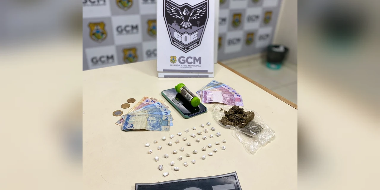 Três jovens são flagrados com crack e maconha em Avenida de PG