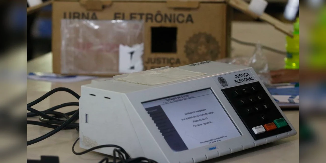 Urna eletrônica reduziu em 82% o número de votos inválidos, indica estudo
