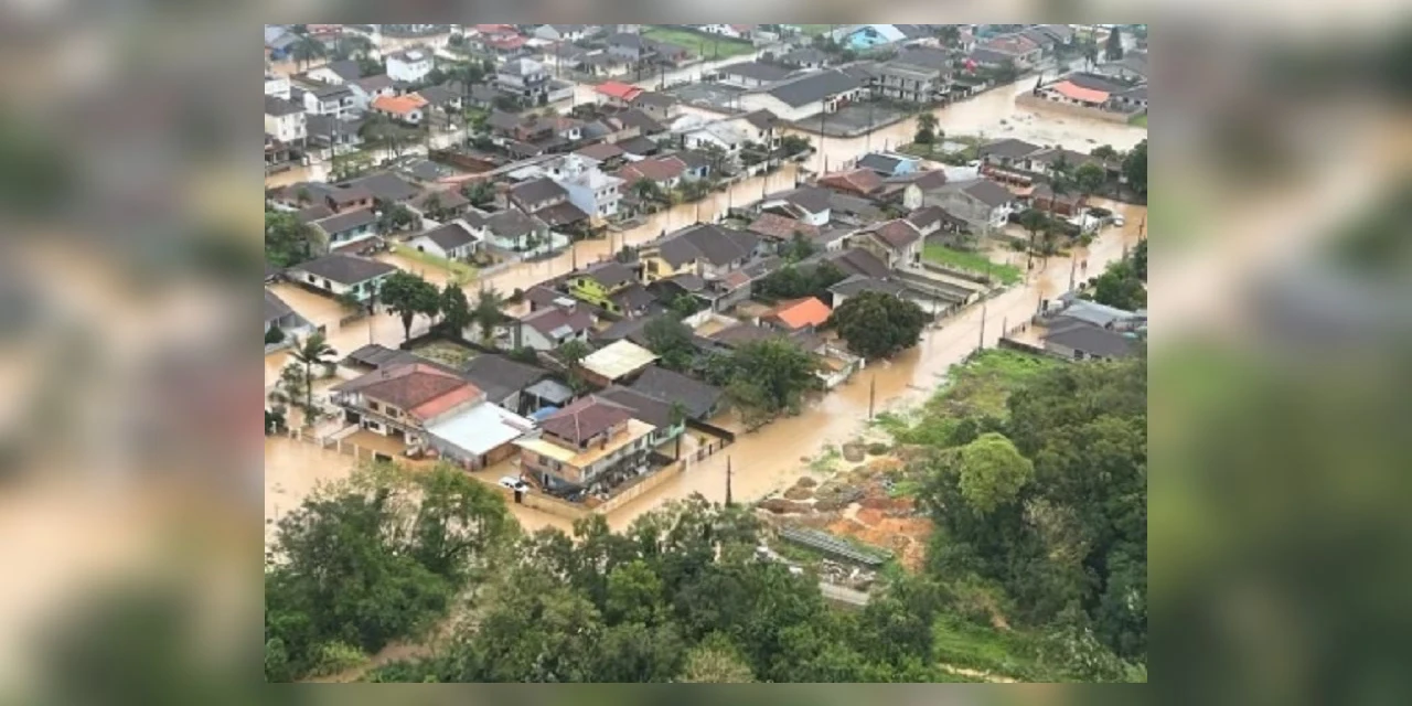 Fotos: ciclone extratropical deixa estragos em várias cidades de Santa Catarina