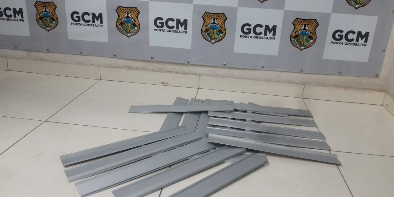 Homem é preso após furtar portas de alumínio na rodoviária de PG