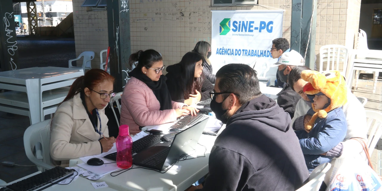 Agência do Trabalhador Móvel oferece mais de 500 vagas de emprego no Terminal Central, nesta quinta (25)
