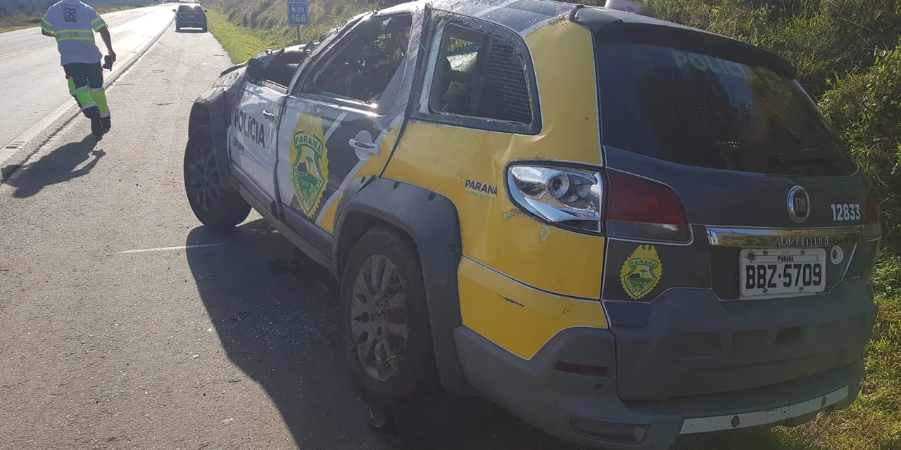 Viatura da PM capota durante perseguição a veículo roubado na BR-277