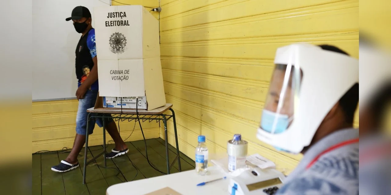 TSE volta a proibir celular, mesmo desligado, na cabine de votação