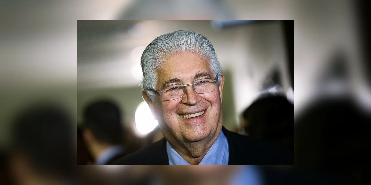 "Se me derem o melhor ensino do Brasil eu garanto o melhor salário do país", promete Requião aos professores do Estado