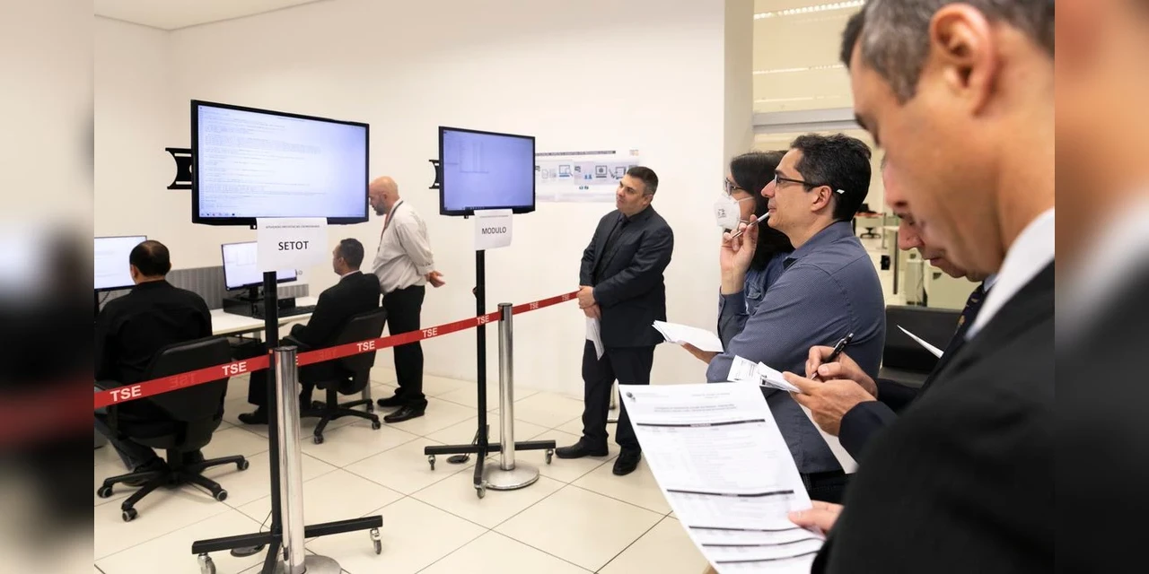 TSE inicia cerimônia de assinatura e lacração dos sistemas eleitorais
