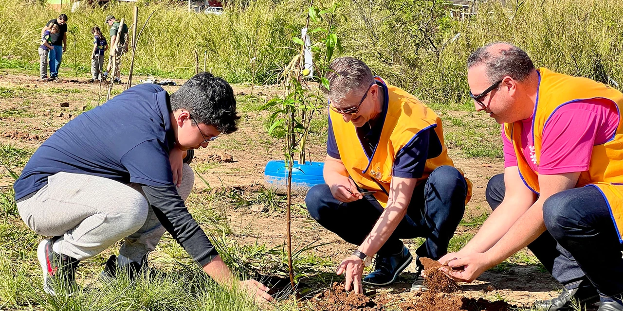 Plantio de árvores dá início à contagem regressiva para a Expo&Flor em PG