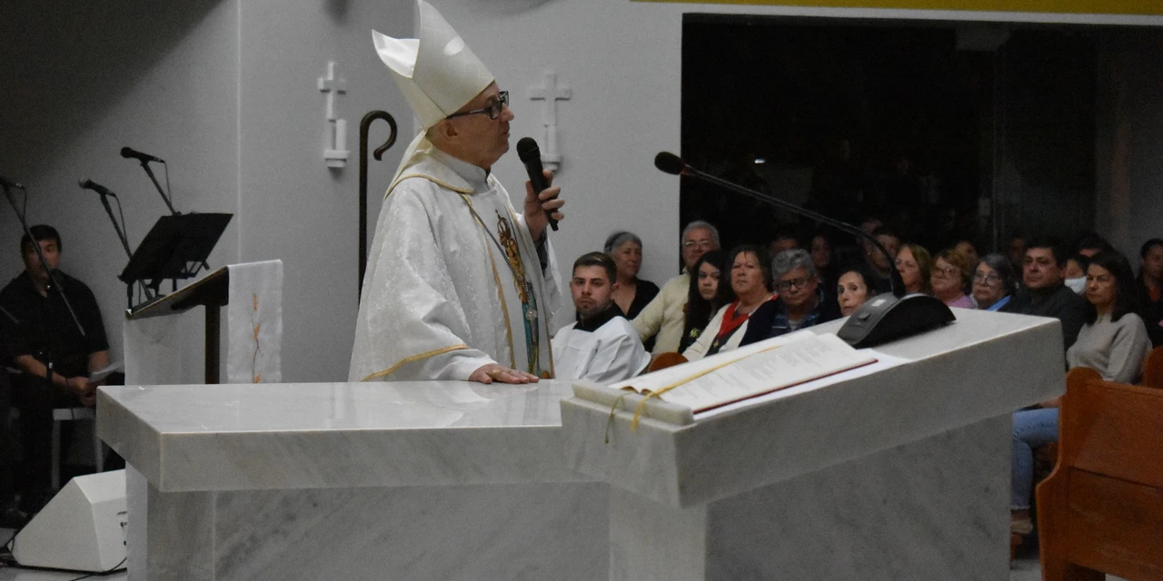 Bispo Dom Sergio dedica igreja do Santuário de Brotas  