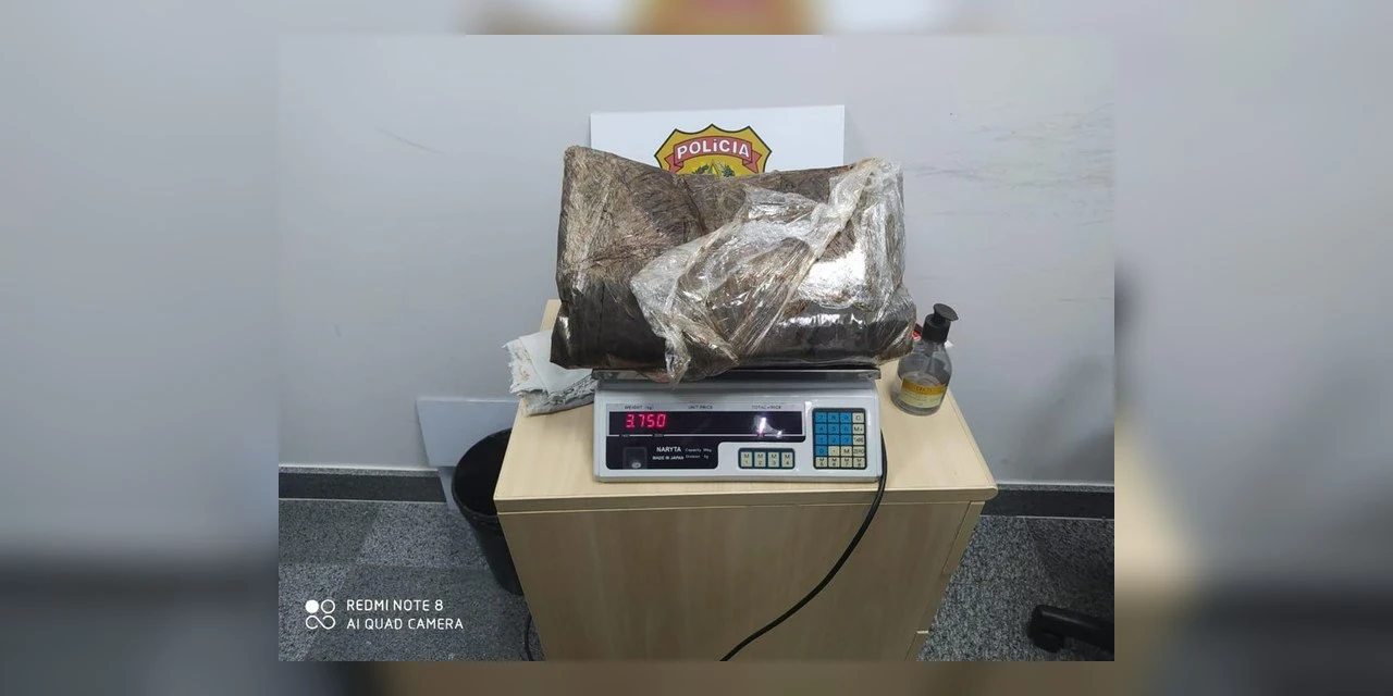 Polícia Federal prende paraguaio com quase 4 kg de cocaína em fundo falso de mala no Paraná