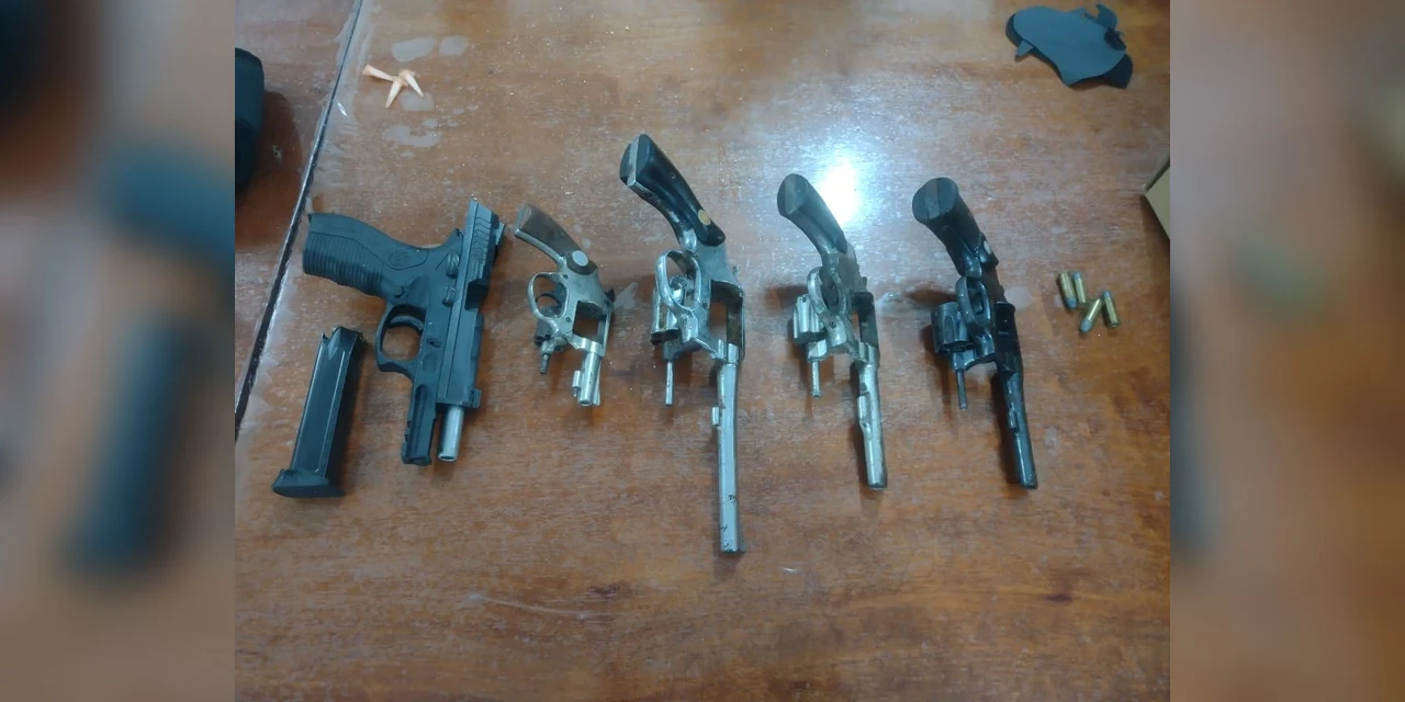 Policiais militares são presos em flagrante por posse ilegal de armas e munições em Guaratuba