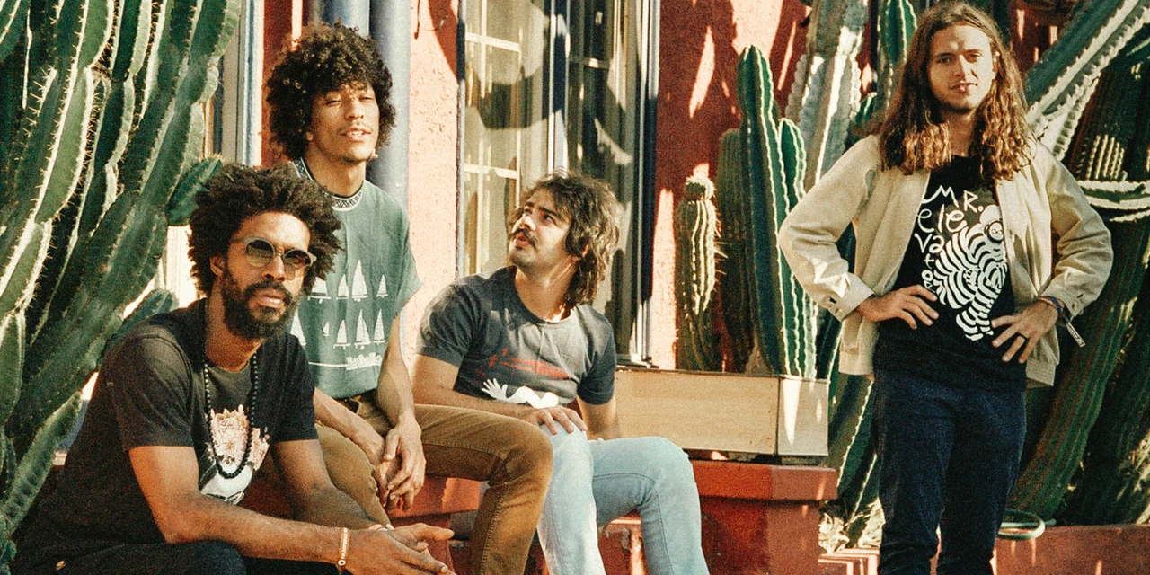 Banda Boogarins faz show pela primeira vez em PG