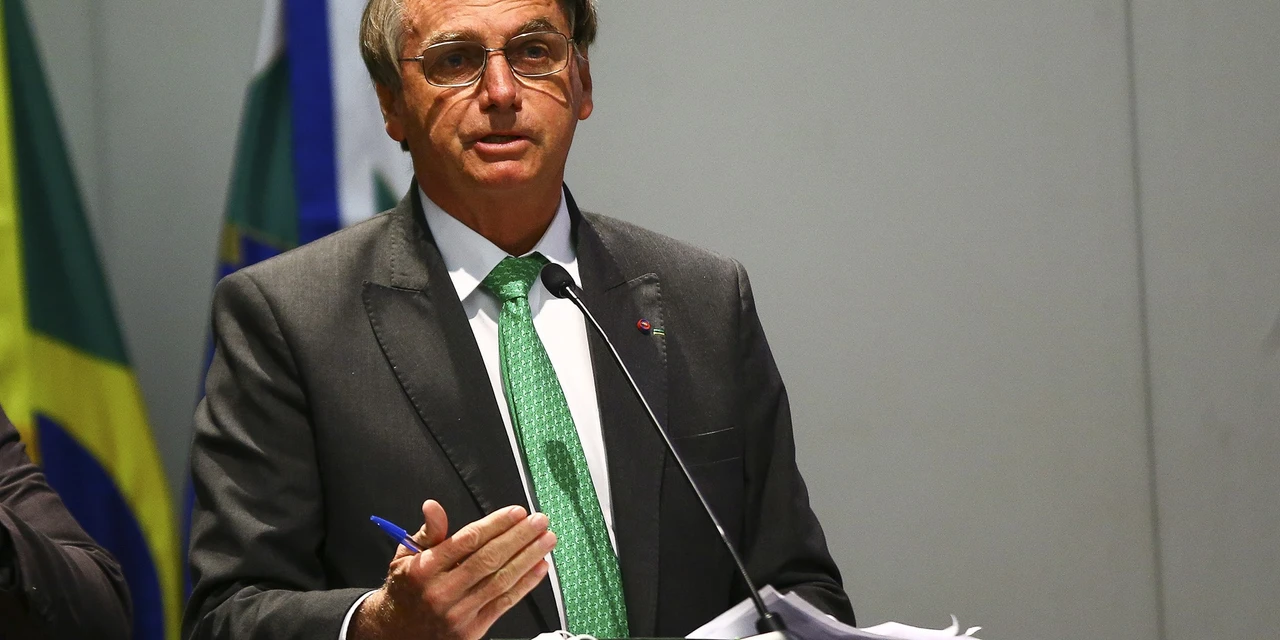 'Foi rainha para todos nós' diz Bolsonaro sobre Elizabeth