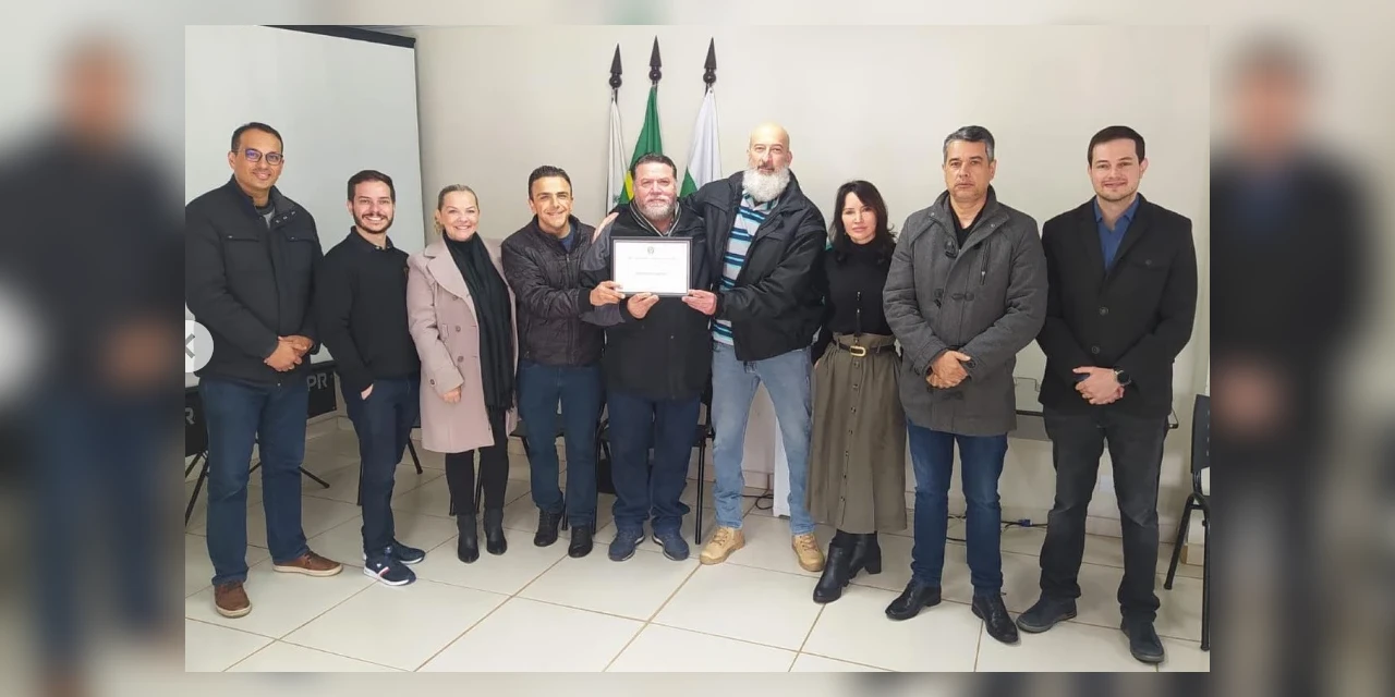 Ex-delegado recebe Moção proposta por Aliel na Câmara Federal