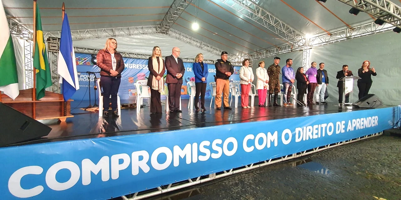 Congresso de Educação de PG e Feira  do Livro seguem até o dia 15
