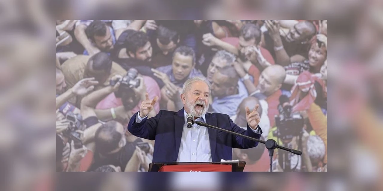 TSE multa campanha de Lula por propaganda eleitoral antecipada