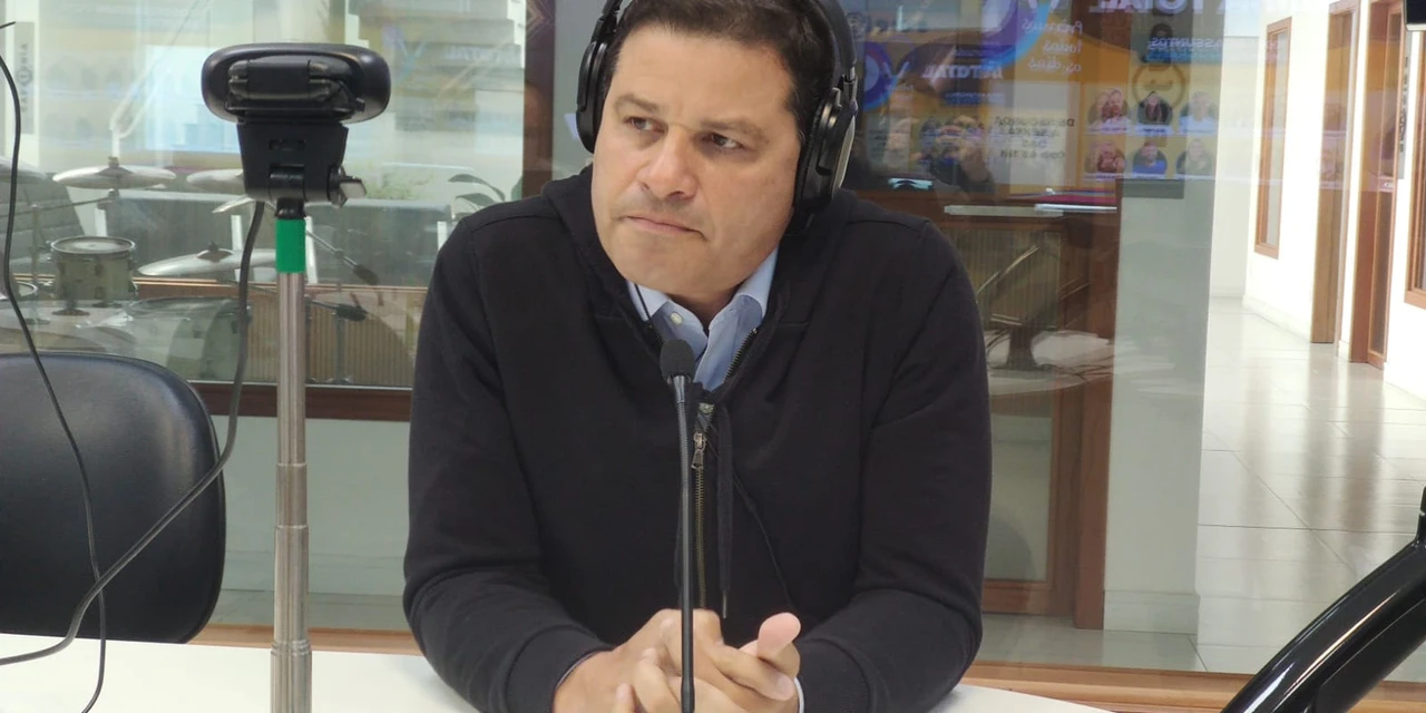 "Fiz uma campanha muito mais de prestação de contas que de pedido de votos", afirma deputado reeleito Sandro Alex (PSD)