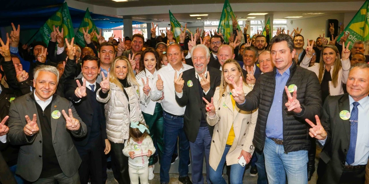 Mais de 320 prefeitos do Paraná apóiam Bolsonaro