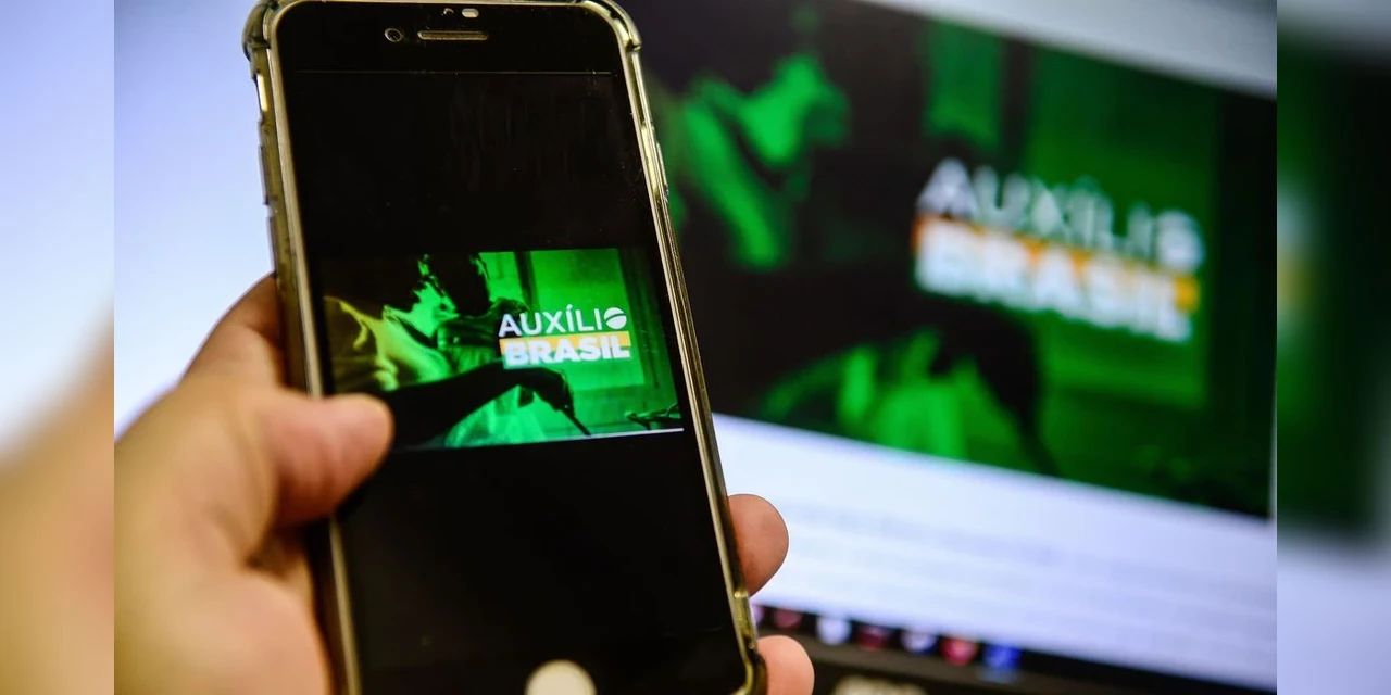 Beneficiários do Auxílio Brasil têm até o dia 14 para atualizar dados