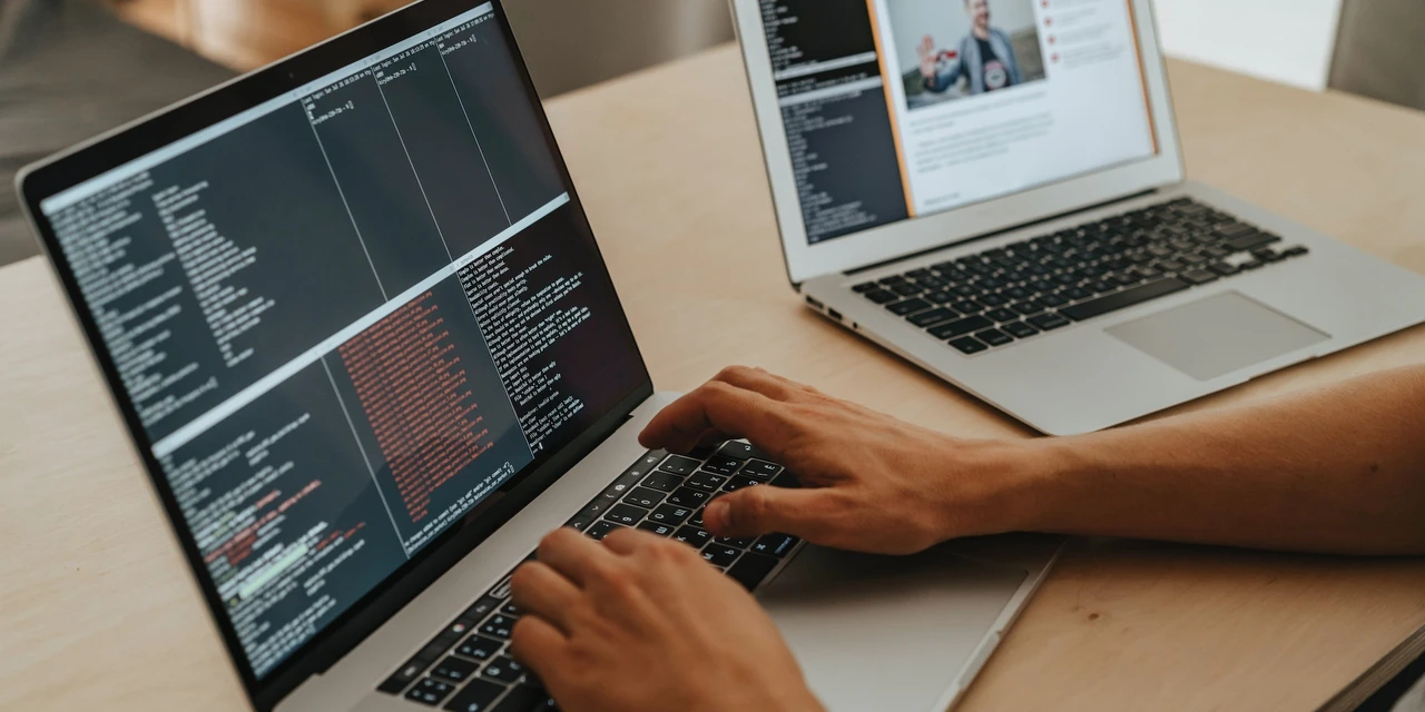Empresas nacionais de tecnologia investem na formação gratuita de programadores