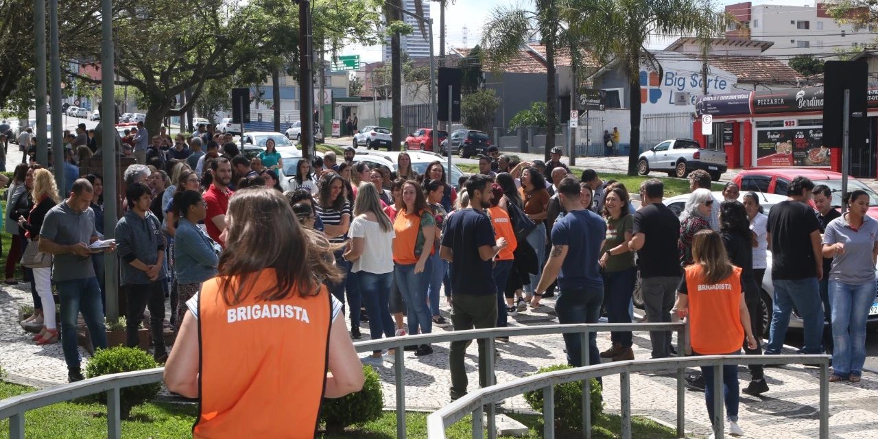 Prefeitura de PG realiza exercício de simulação de incêndio no Paço Municipal