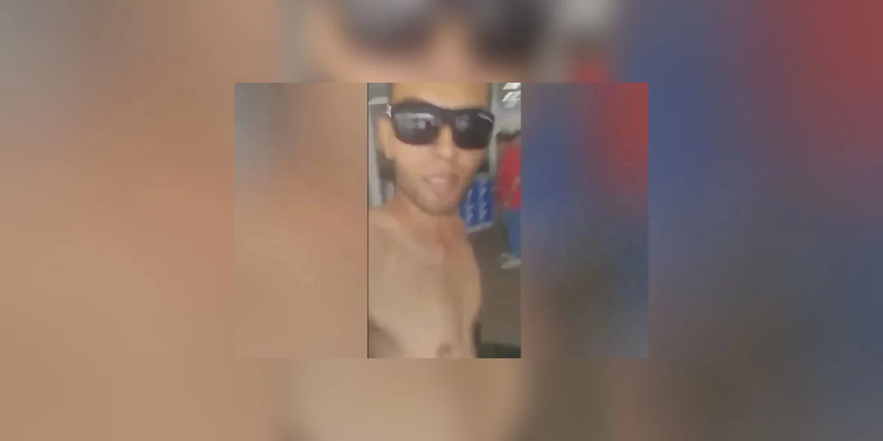 Vídeo: revoltado, empresário fica nu após ser barrado em porta giratória de banco