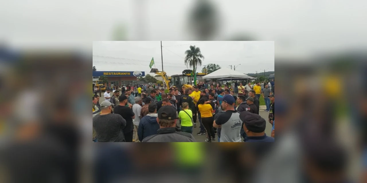 Sobe para 7 o número de bloqueios em rodovias do Paraná; veja quais são os trechos