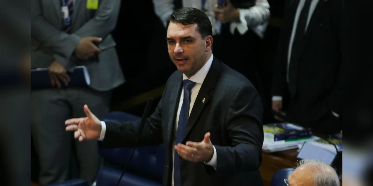Flávio Bolsonaro agradece pelos votos dados ao pai nas eleições