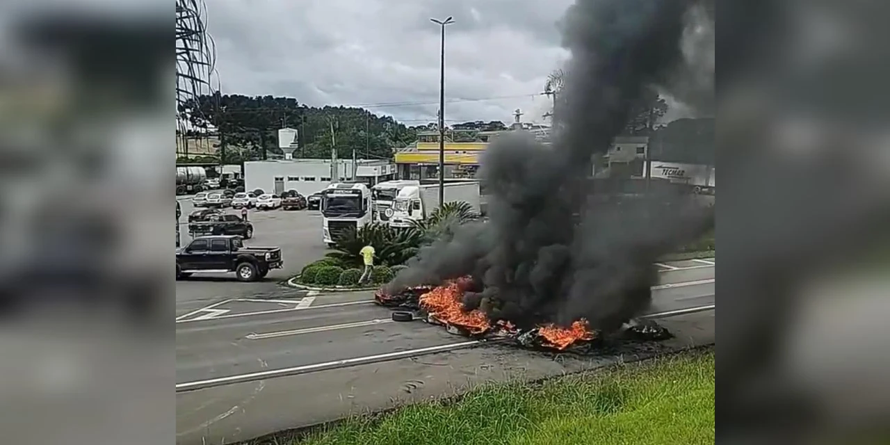Deputados da oposição pedem que governador adote providências para desbloquear rodovias do Paraná