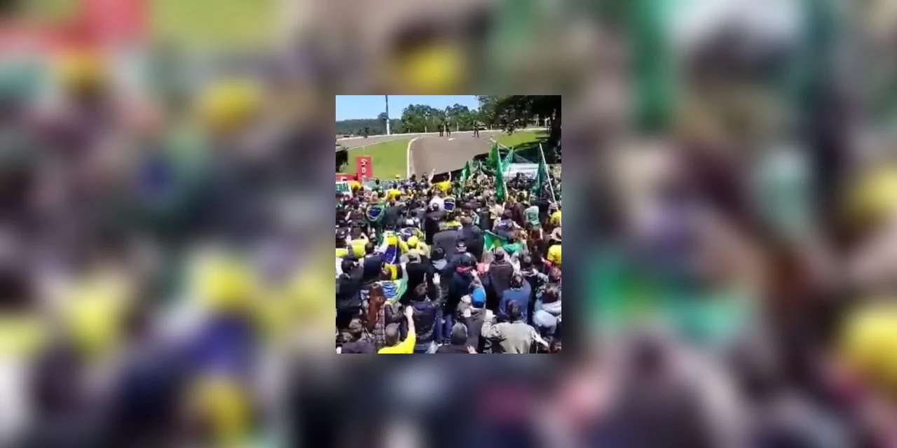 Vídeo: Manifestantes bolsonaristas fazem saudação nazista em Santa Catarina; MP investiga o caso