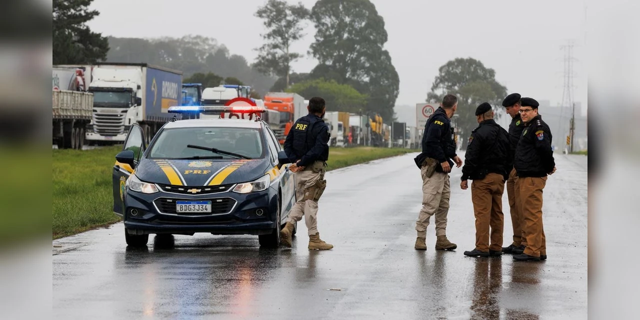 PRF e PMPR comunicam que todos os bloqueios em estradas do Paraná foram encerrados