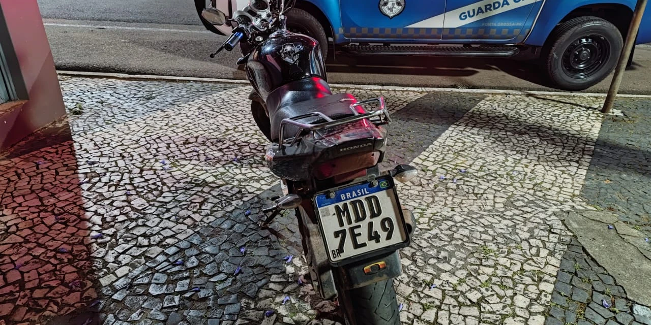 Guarda Municipal recupera moto furtada em praça central de PG