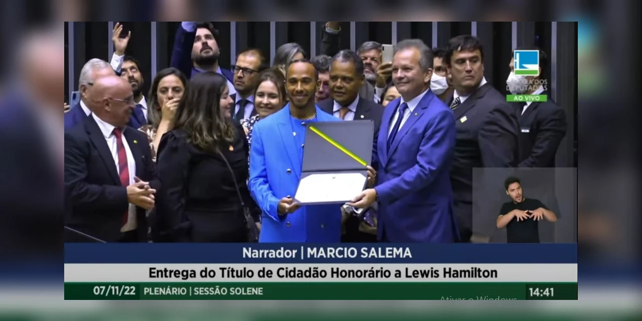 Câmara dos Deputados concede título de cidadão honorário ao heptacampeão da F1 Lewis Hamilton