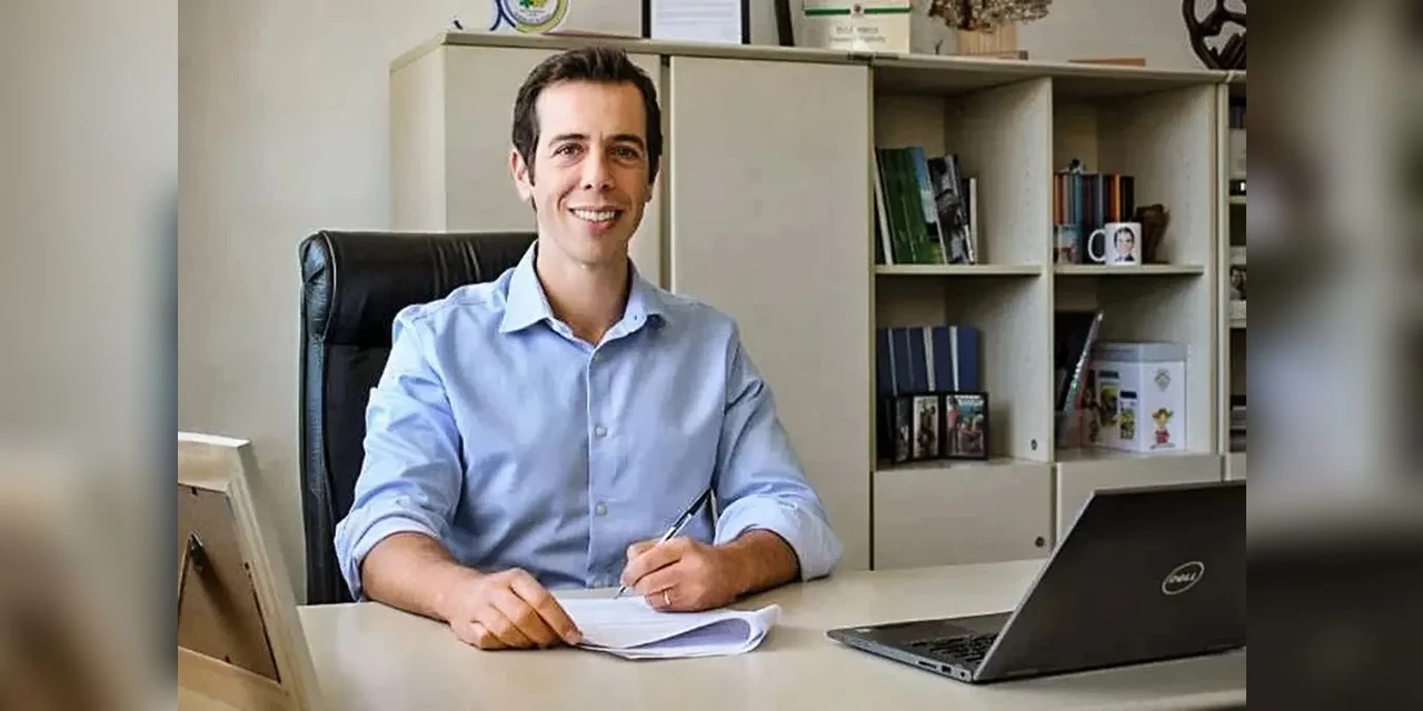 Secretário de Educação do Paraná, Renato Feder, deve assumir pasta em outro estado