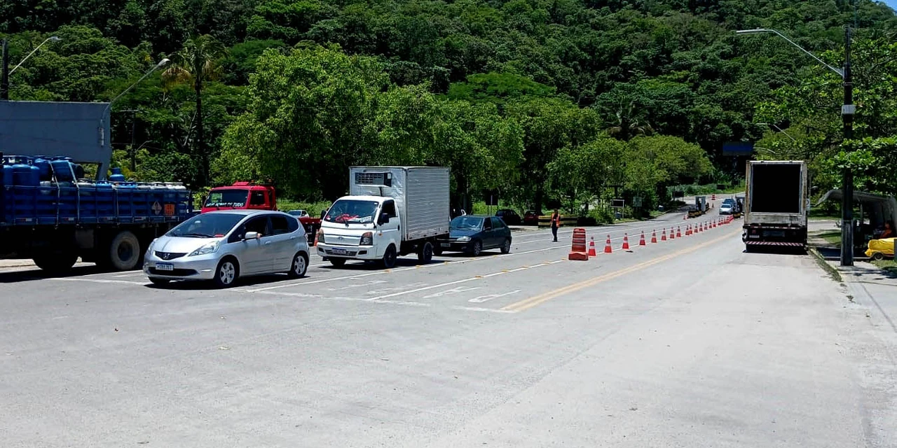 Ferry boat de Guaratuba opera sem longas filas após desbloqueio de rodovia federal