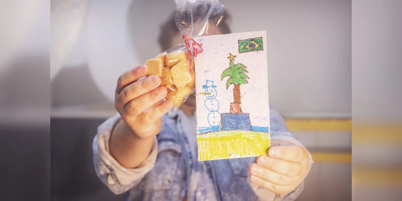 Lembranças de Natal: alunos do Caic-UEPG fazem presentes para colaboradores