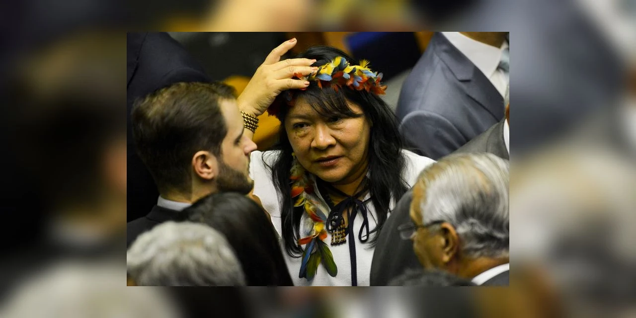 Deputada federal Joênia Wapichana indígena chefiará Funai