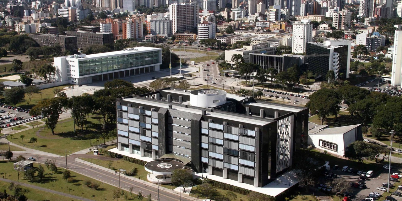 Governador Ratinho Junior sanciona reforma administrativa para próxima gestão
