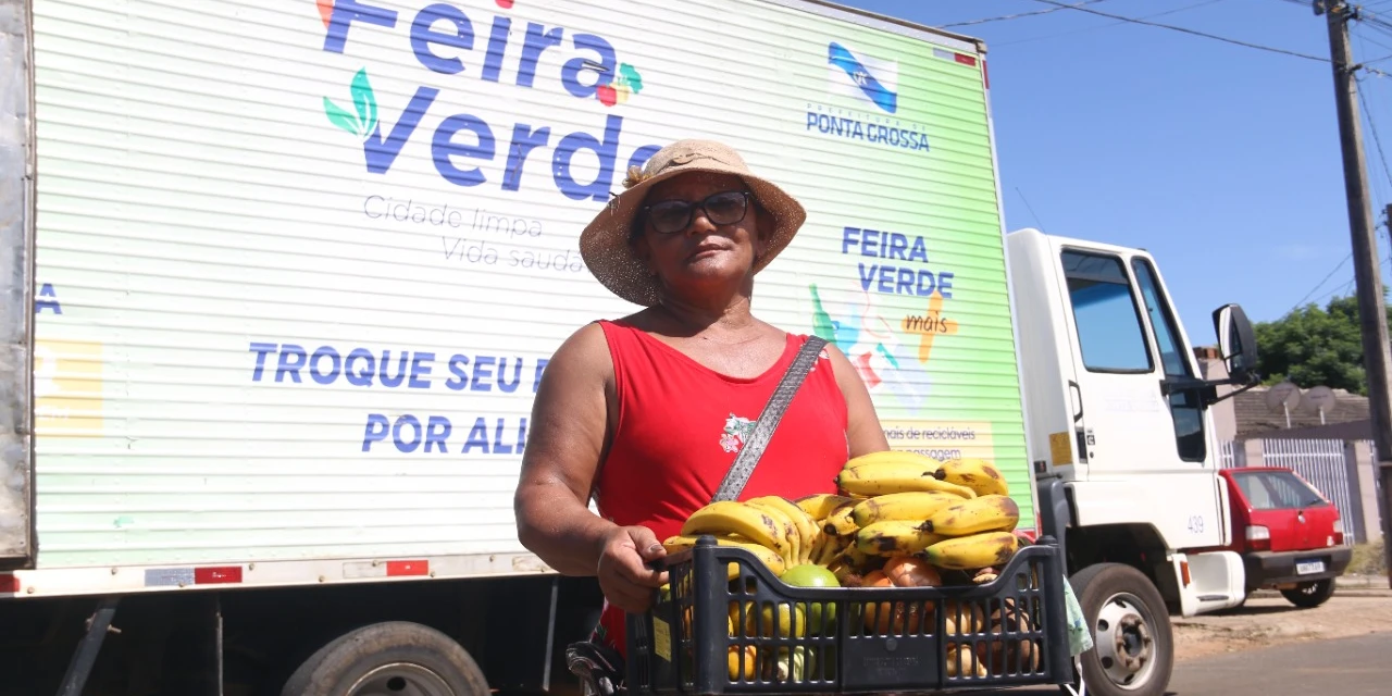 Programa Feira Verde troca mais de 1 milhão de quilos de alimento por recicláveis em 2022